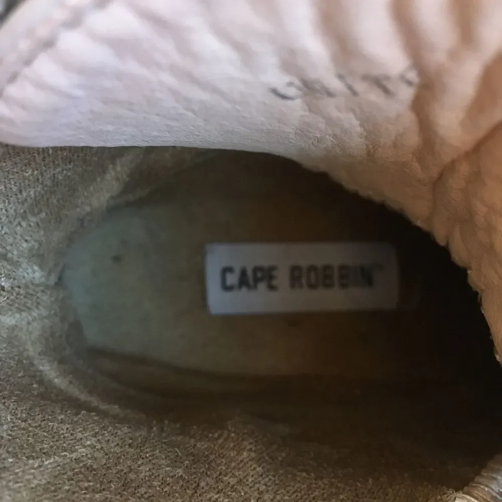 NEW WITHOUT TAGS CAPE ROBBIN UNITE PLATFORM BOOTS‎